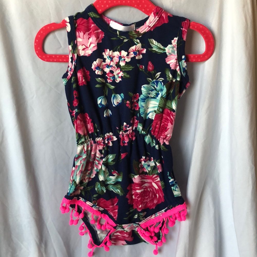 Pom detail onsie